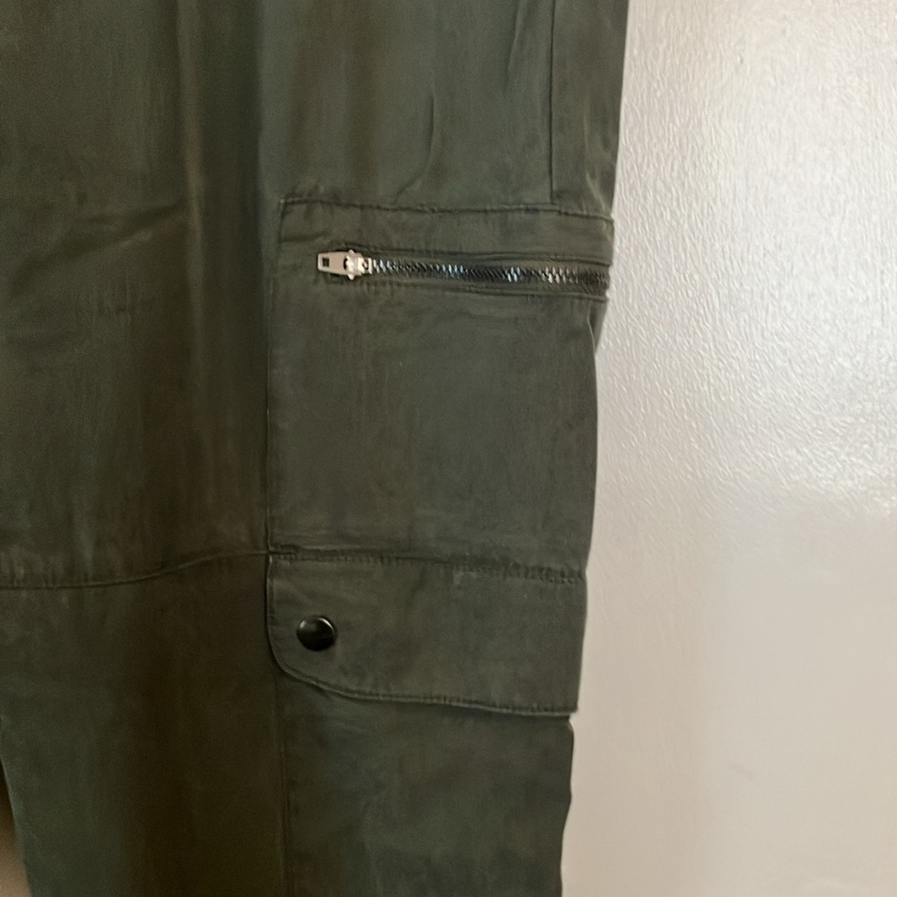 Banana republic Olive Cargo Pants, size Large petite - Picture 3 of 9